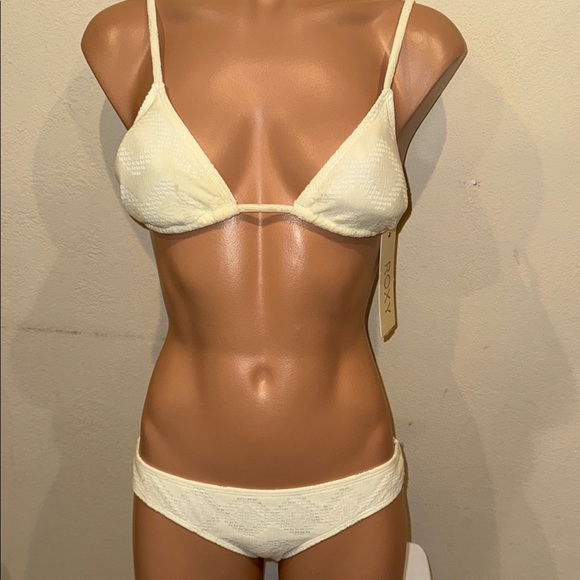 Roxy Other - NWT Roxy crochet bikini set size M
